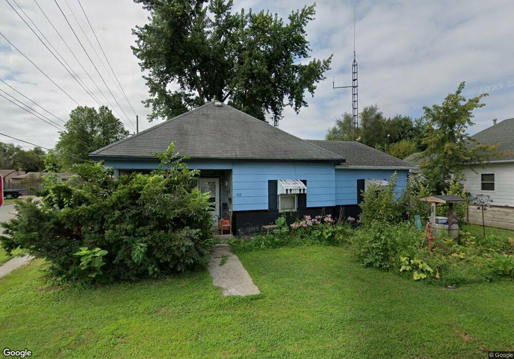 302 W Hinton Ave, Moberly, MO 65270 - photo 1