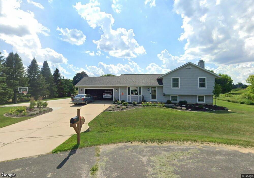 W268N5991 Mountain Meadows Dr, Sussex, WI 53089 - photo 1
