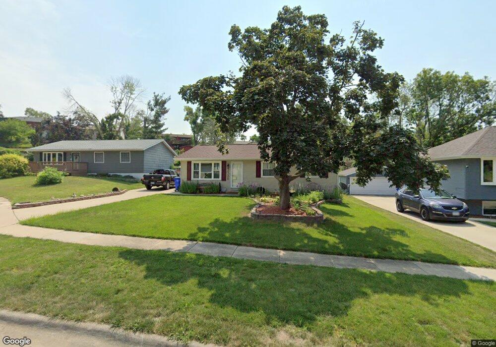 1739 Woodside Ct NW, Cedar Rapids, IA 52405 - photo 1