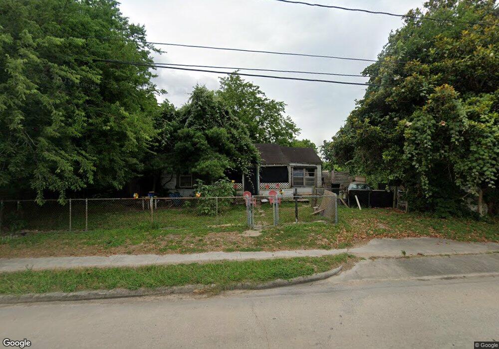 2117 S Victory Dr, Houston, TX 77088 - photo 1