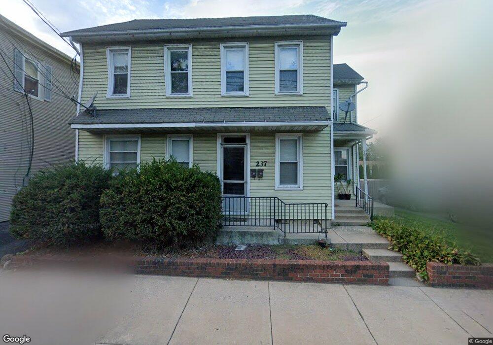 237 W Main St, New Holland, PA 17557 - photo 1