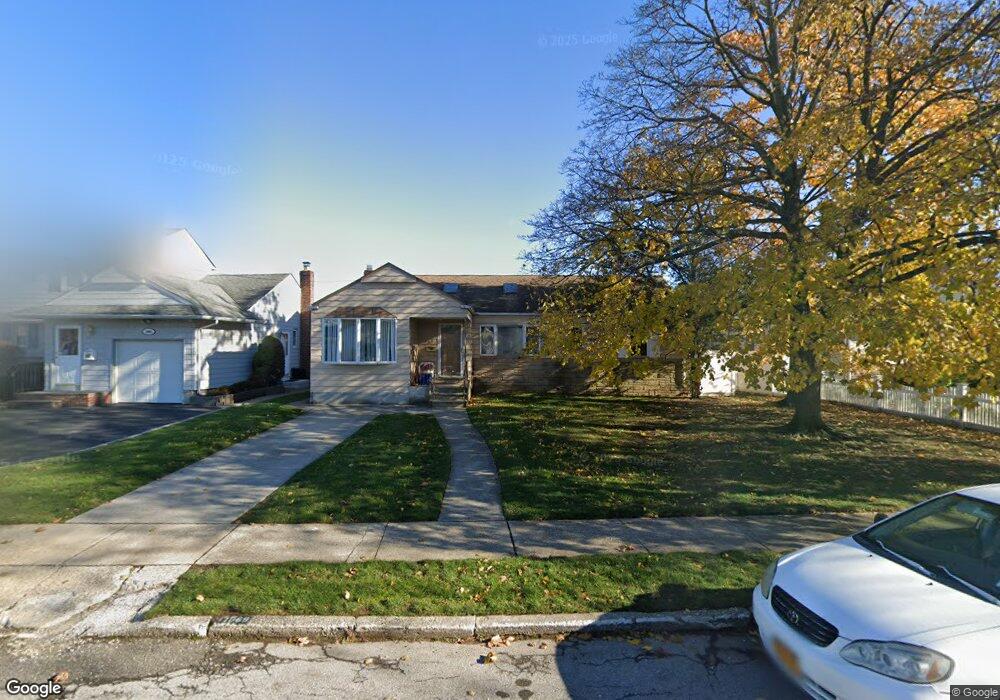 1069 Ott Ln, Merrick, NY 11566 - photo 1