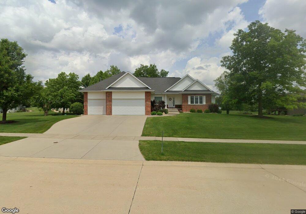 548 Squaw Creek Cir, Marion, IA 52302 - photo 1