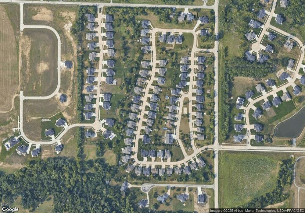 2919 Diamondhead Rd, Hiawatha, IA 52233 - photo 1