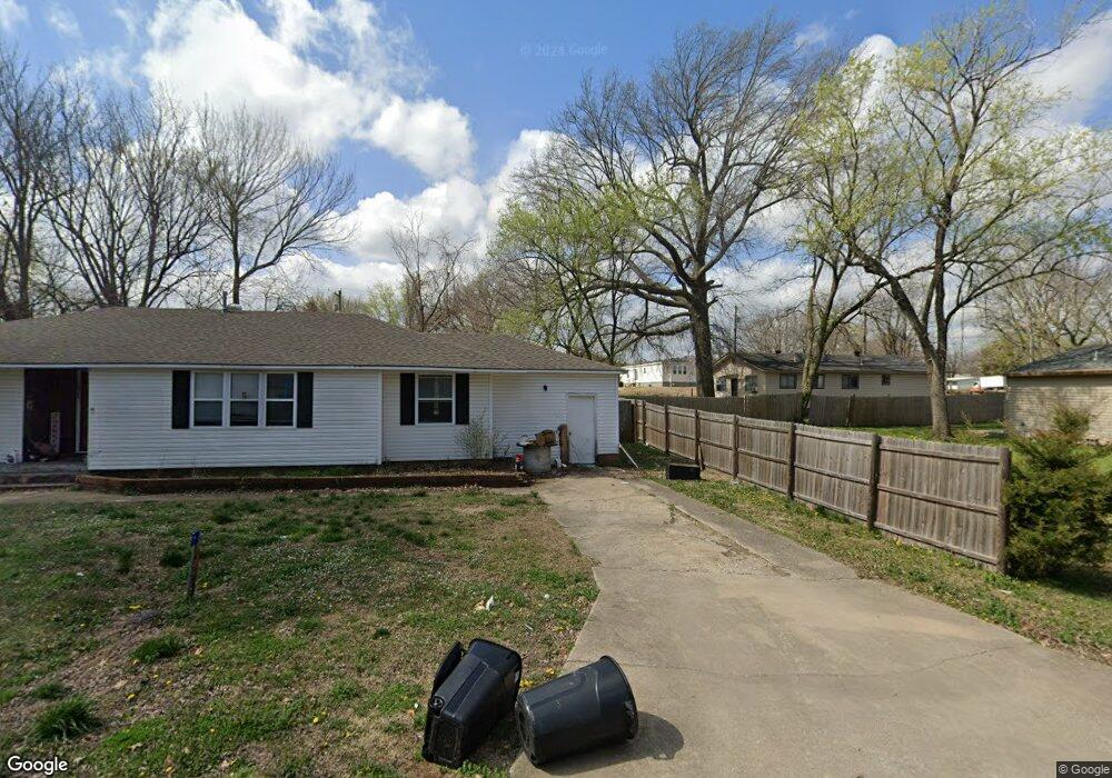 410 S Locust Ave, Watts, OK 74964 - photo 1