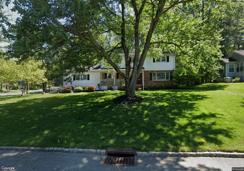 165 Stoneridge Rd, New Providence, NJ 07974 - photo 1