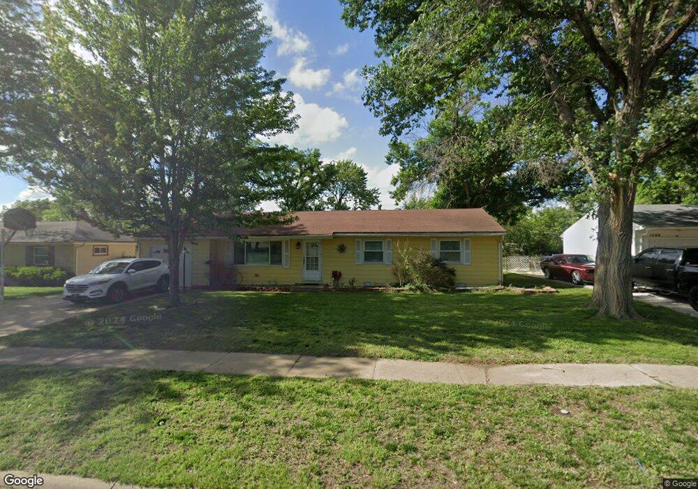 1220 SW 32nd St, Topeka, KS 66611 - photo 1