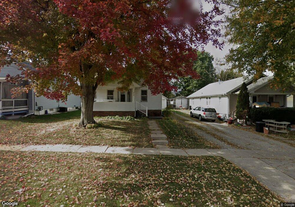 215 E 10th St S, Newton, IA 50208 - photo 1