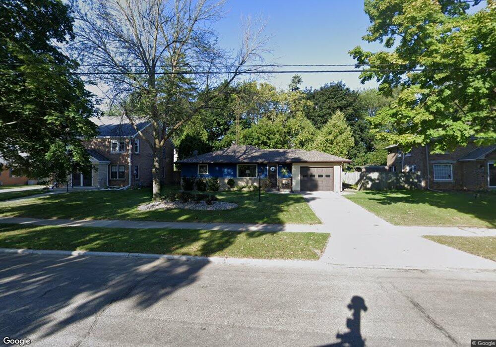 1022 N 17th St, Manitowoc, WI 54220 - photo 1