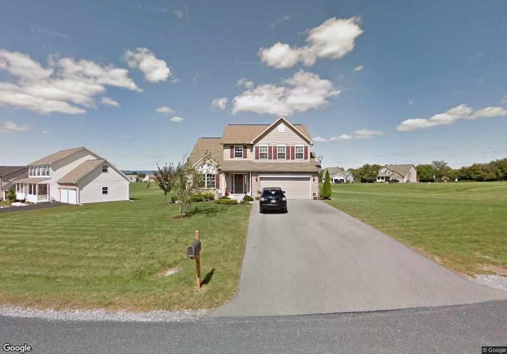 553 Franklin Square Dr, Chambersburg, PA 17201 - photo 1