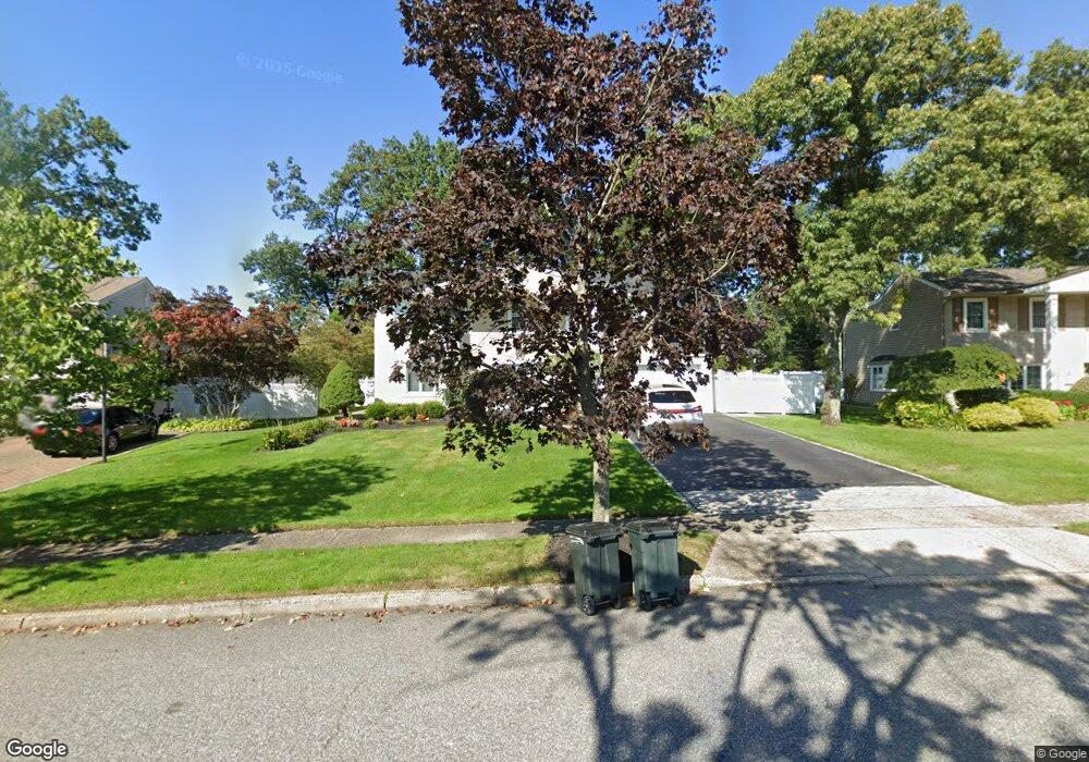 35 Chatham Rd, ComMacK, NY 11725 - photo 1