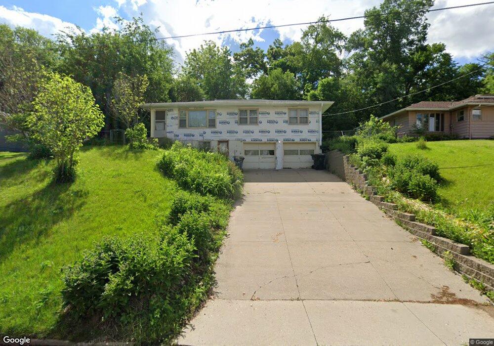 1660 10th St NW, Cedar Rapids, IA 52405 - photo 1