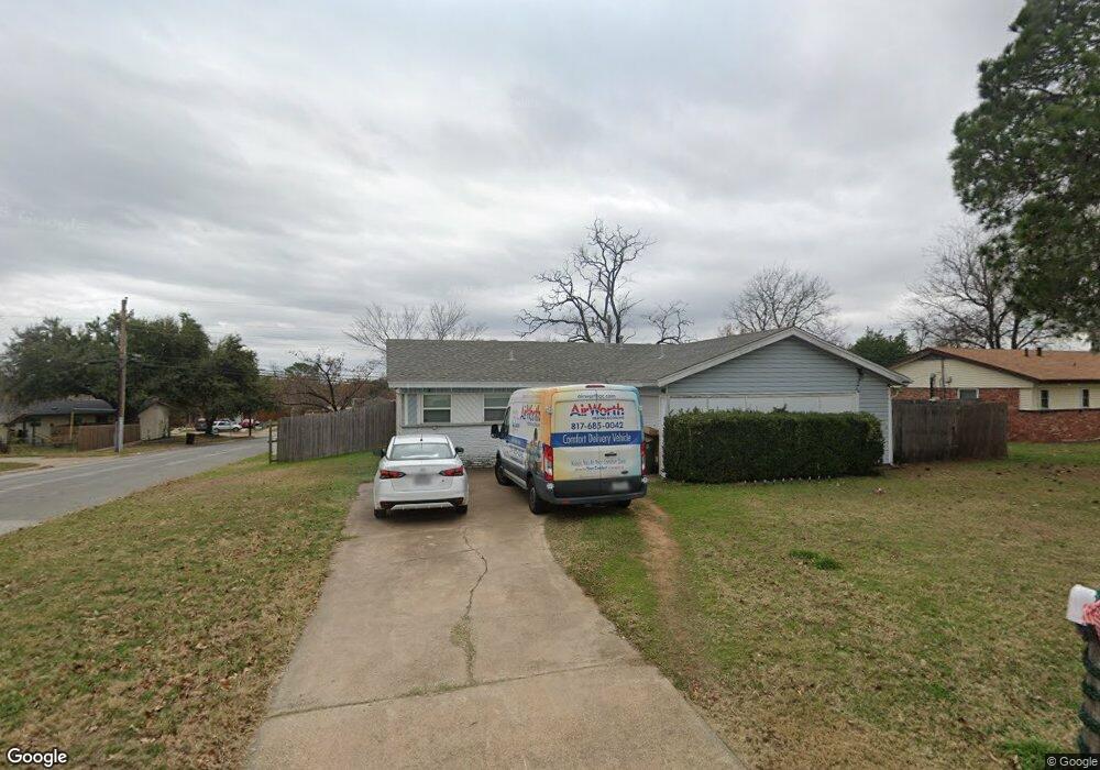 701 Oak Dr, Hurst, TX 76053 - photo 1