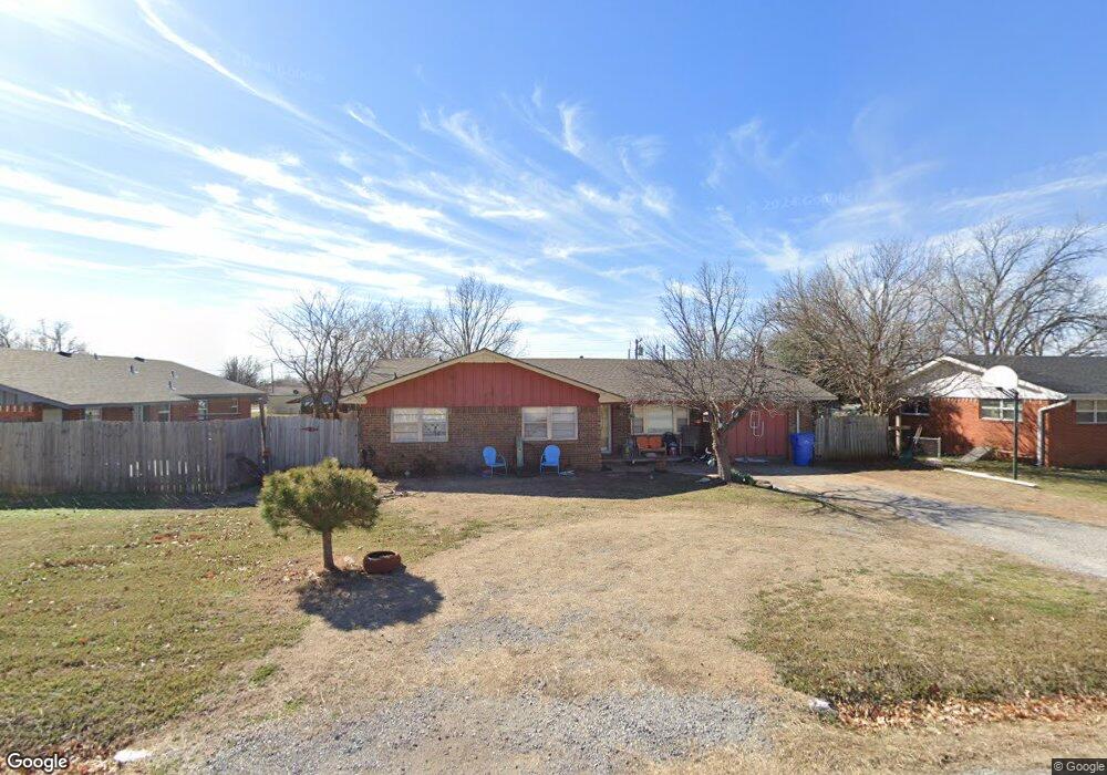 602 NW Pine Ave, Cache, OK 73527 - photo 1