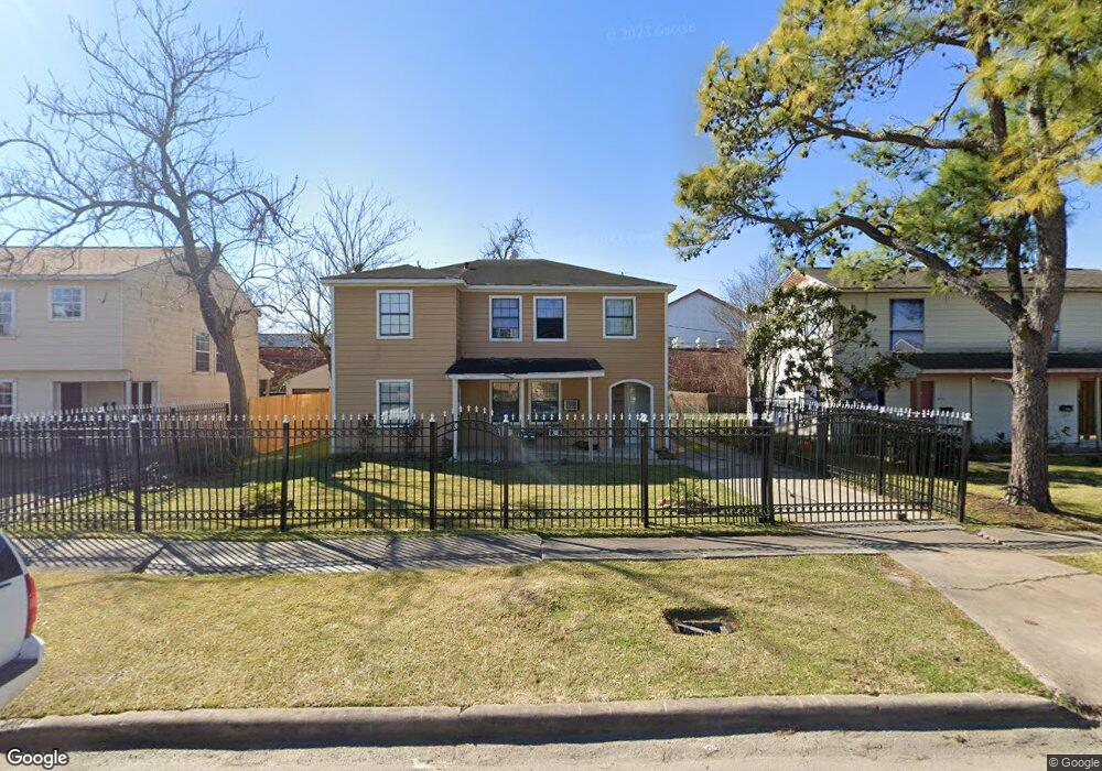 5002 Plum Dr, Houston, TX 77087 - photo 1