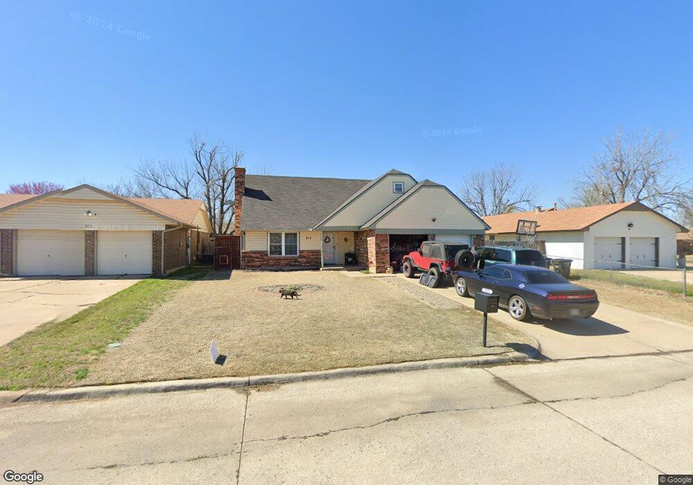 313 N Morgan Dr, Moore, OK 73160 - photo 1