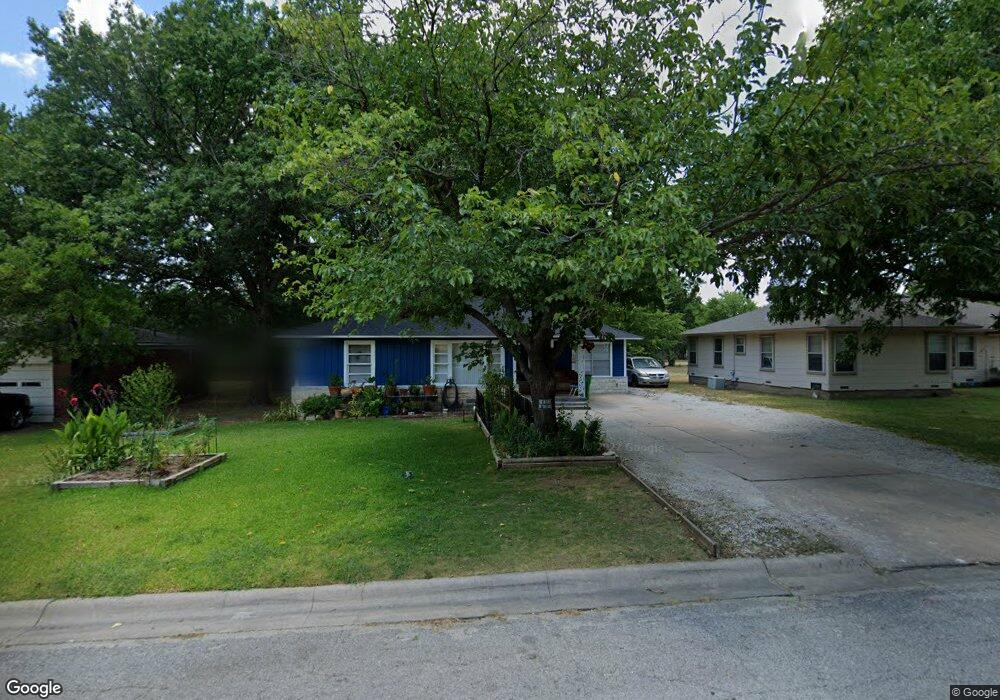 1107 Hillcrest Blvd, Gainesville, TX 76240 - photo 1