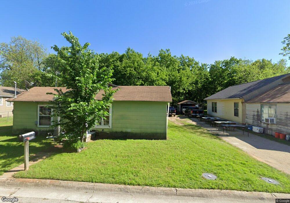 916 Faye St, Gainesville, TX 76240 - photo 1