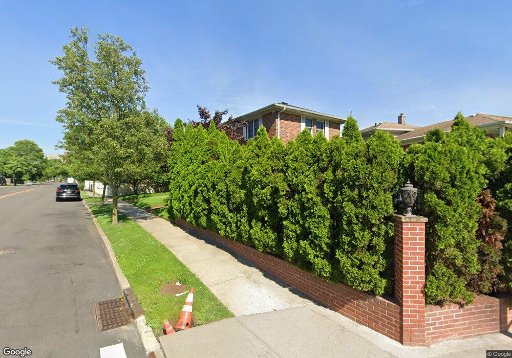 178-06 Utopia Pkwy, Flushing, NY 11365 - photo 1