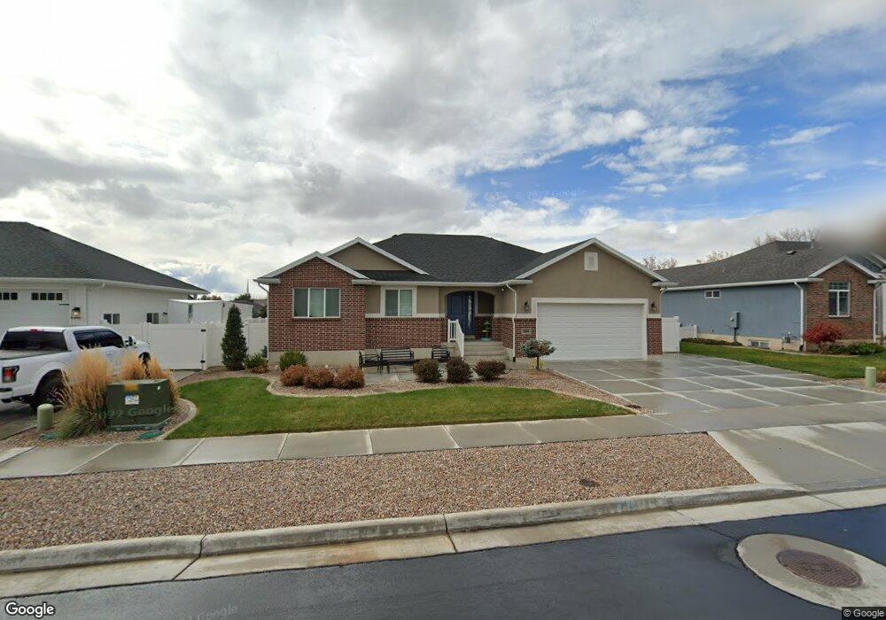 368 S Willow Tree Ln, Layton, UT 84041 - photo 1