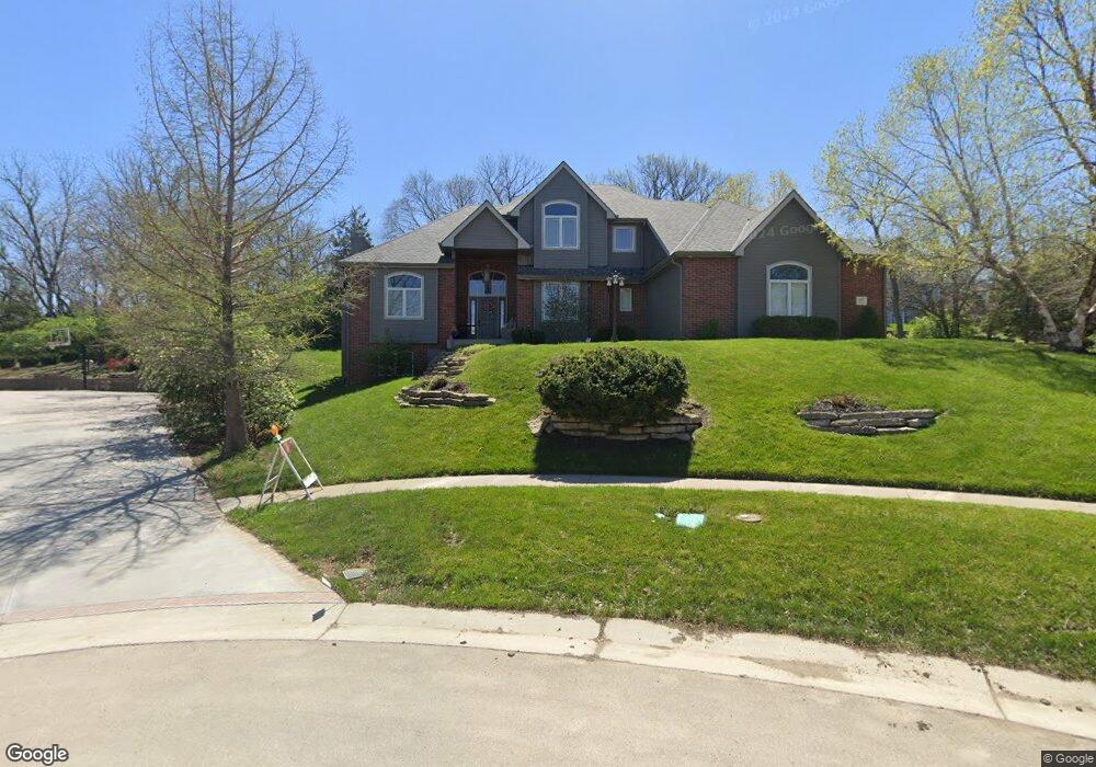 5617 SW Clarion Ln, Topeka, KS 66610 - photo 1