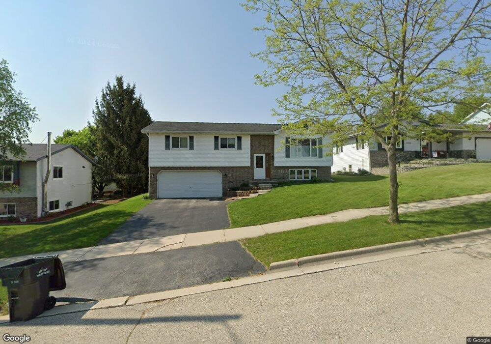 3223 Squire Ln, West Bend, WI 53090 - photo 1