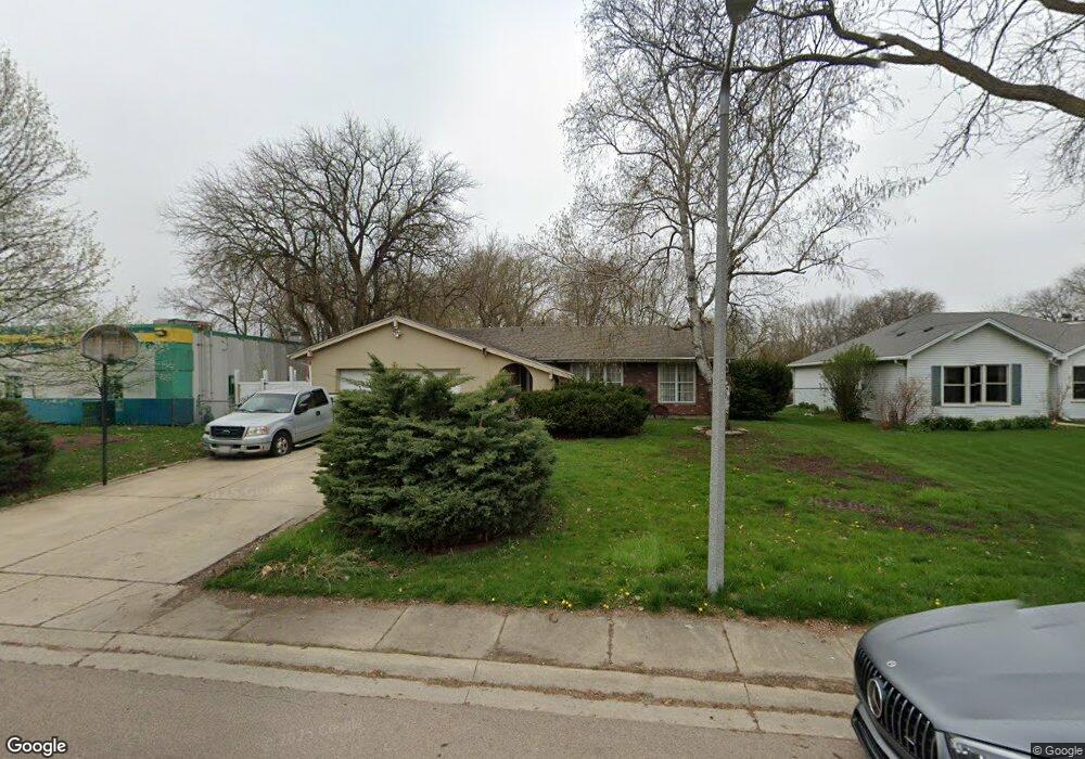 852 N Commonwealth Ave, Aurora, IL 60506 - photo 1