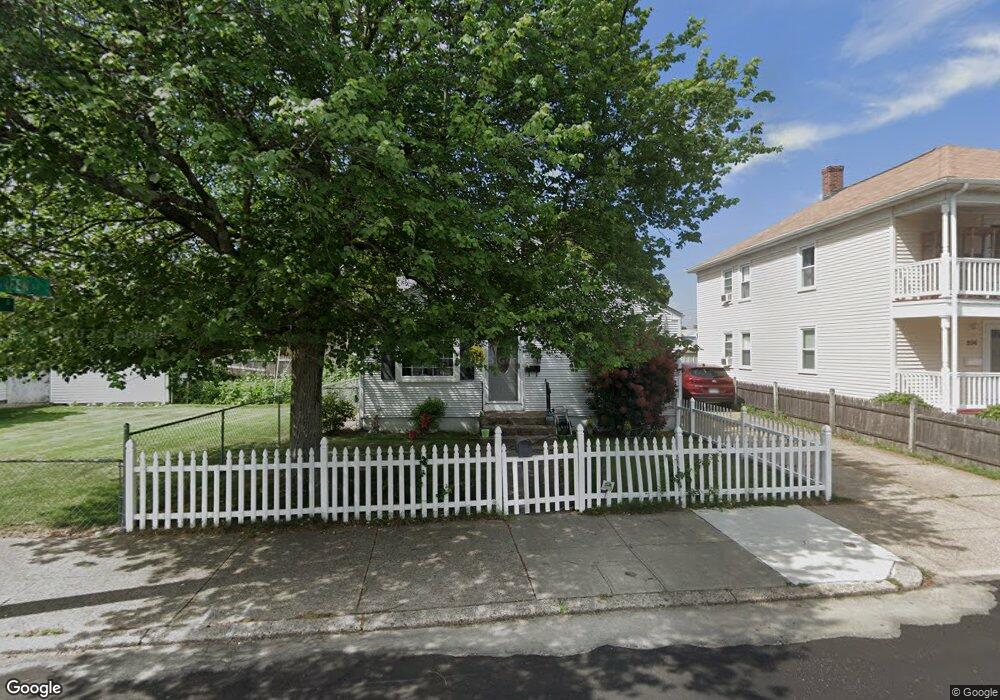 200 Evergreen St, Pawtucket, RI 02861 - photo 1