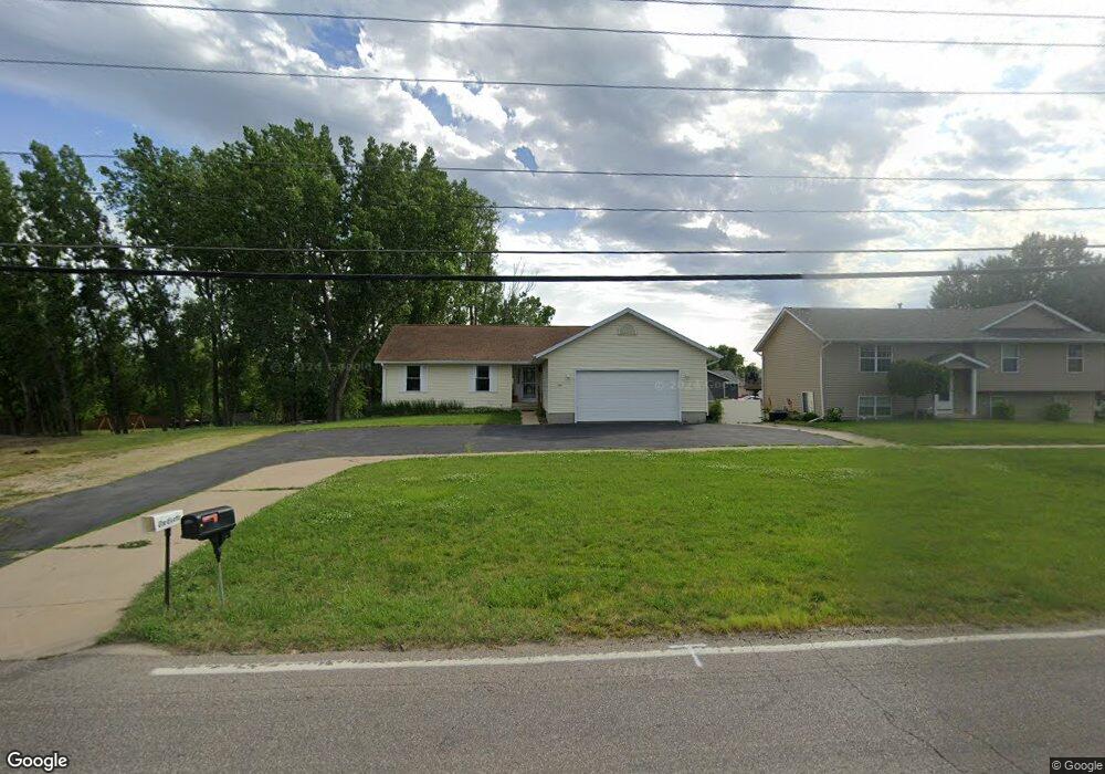 2416 C St SW, Cedar Rapids, IA 52404 - photo 1