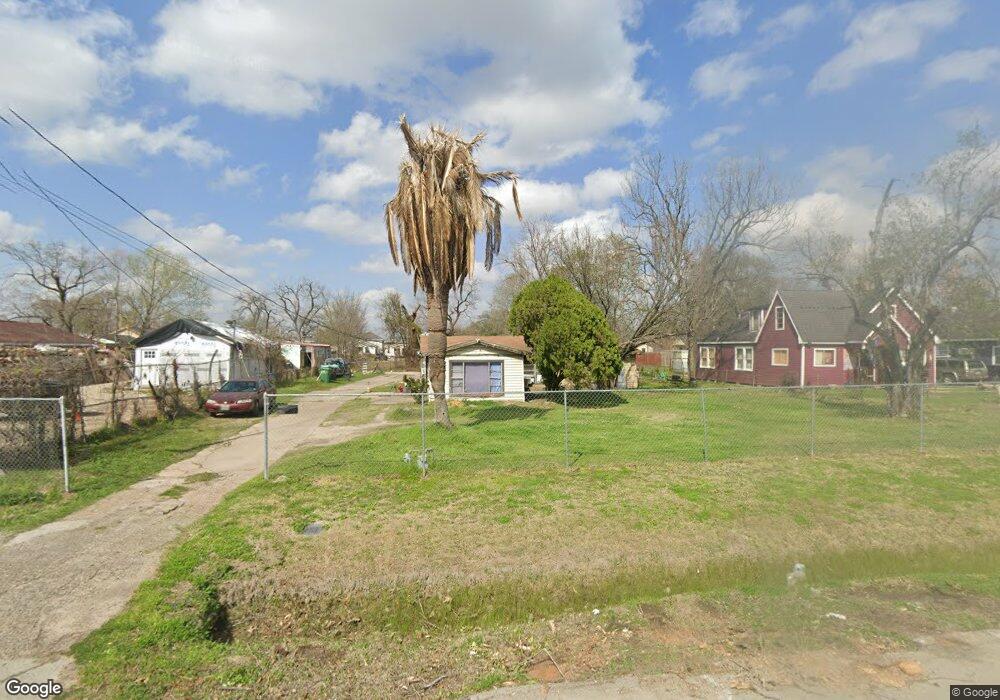 1215 Firnat St, Houston, TX 77022 - photo 1