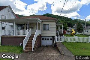 609 5th Ave, Montgomery, WV 25136