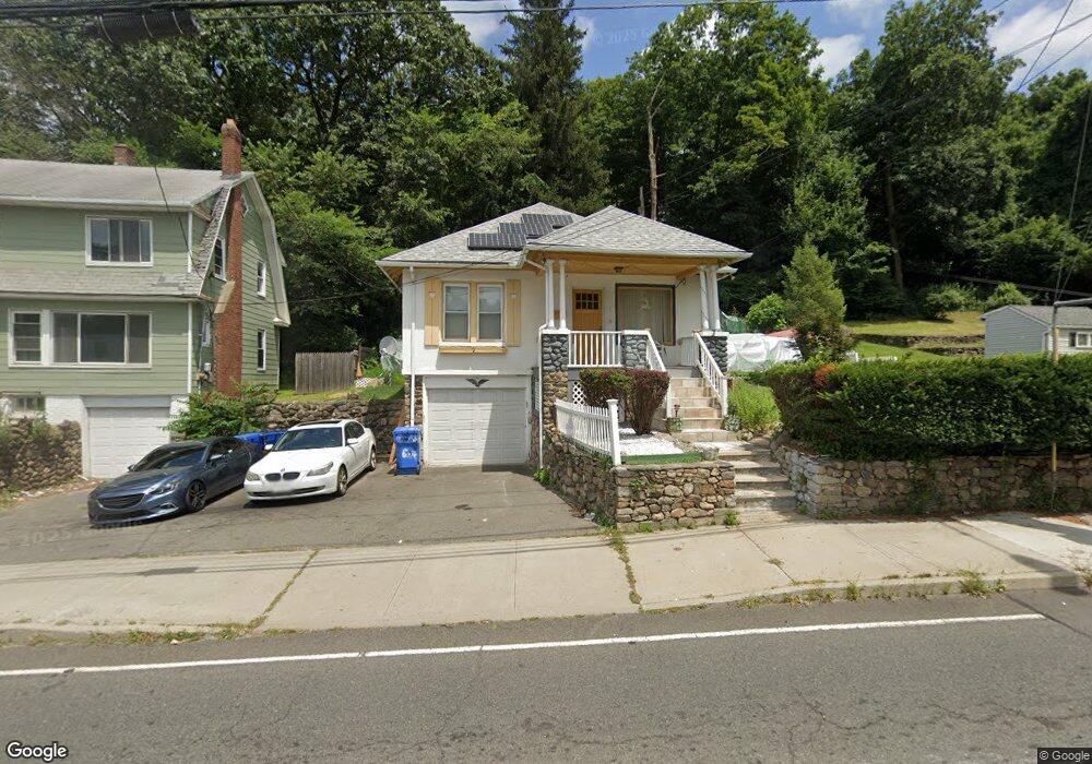 604 Chase Ave, Waterbury, CT 06704 - photo 1