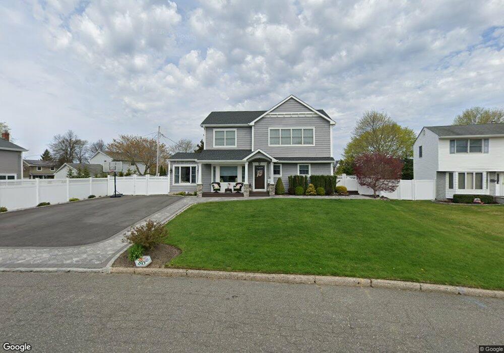 80 Roxbury Dr, ComMacK, NY 11725 - photo 1