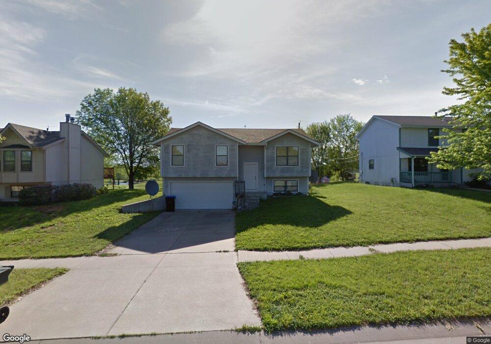 2504 SW Ancaster Rd, Topeka, KS 66614 - photo 1