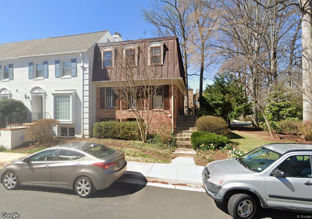 1102 Wimbledon Dr, McLean, VA 22101 - photo 1