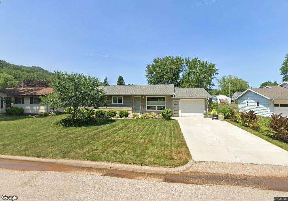 612 S 5th St, La Crescent, MN 55947 - photo 1