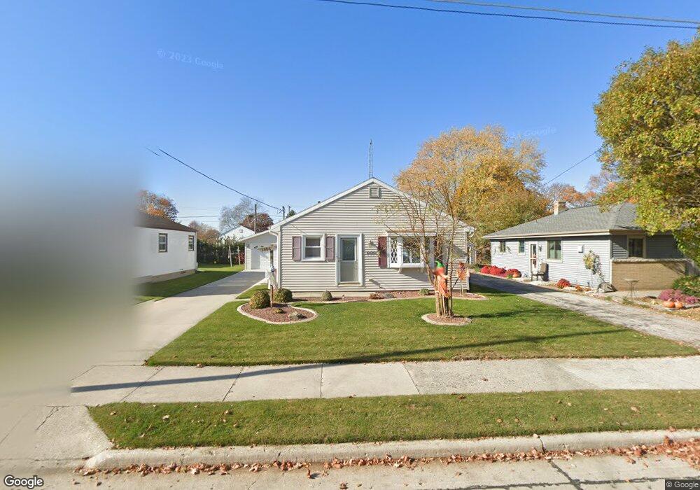 1404 S 31st St, Manitowoc, WI 54220 - photo 1