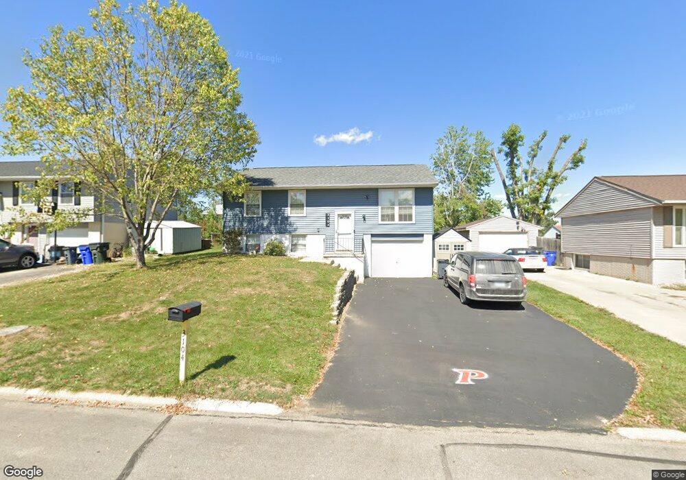 3104 Pebble Dr SW, Cedar Rapids, IA 52404 - photo 1