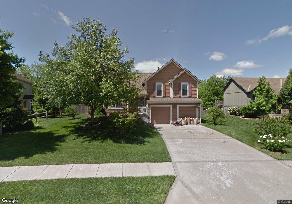 5610 Apache Ct, Shawnee, KS 66226 - photo 1