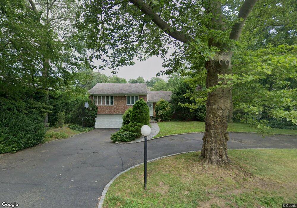 15 Spring Ln, Great Neck, NY 11024 - photo 1