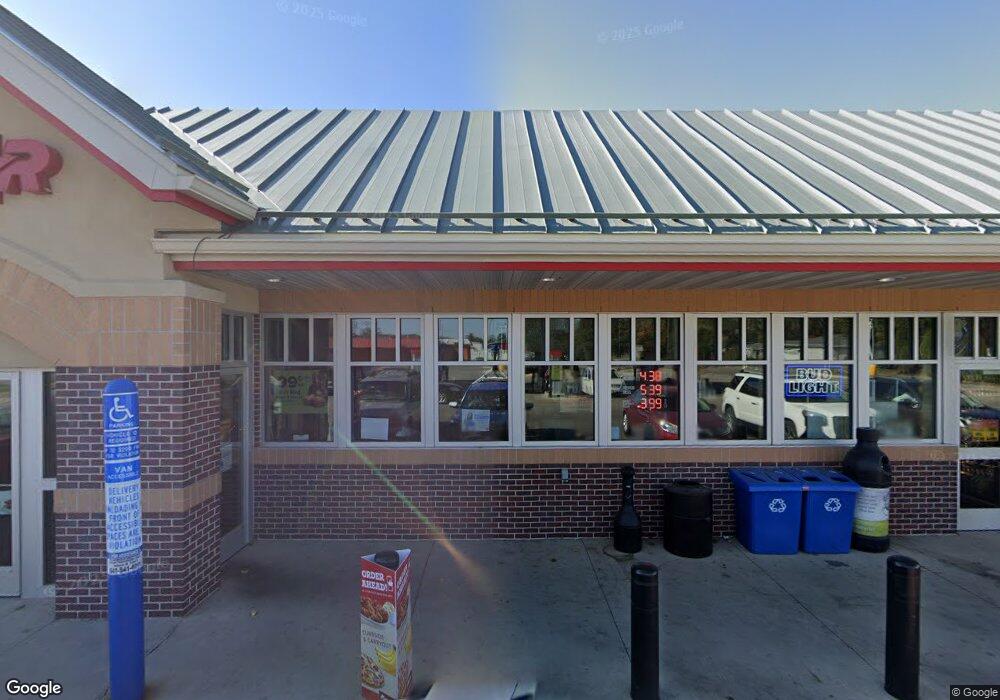 1910 1st Ave E, Newton, IA 50208 - photo 1