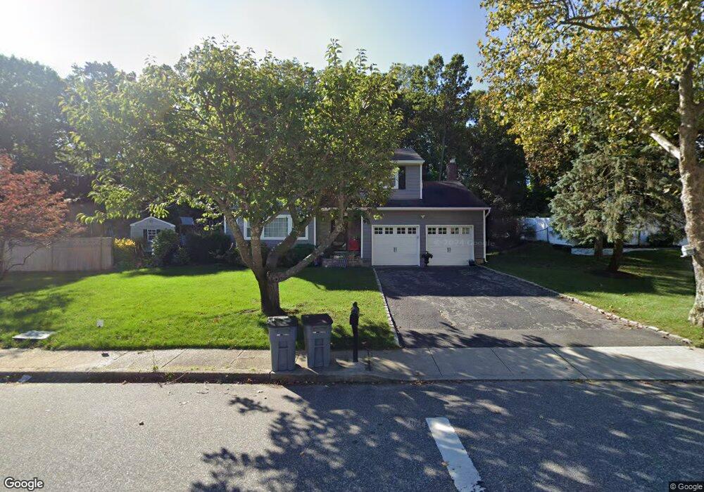 134 Cornell Dr, ComMacK, NY 11725 - photo 1