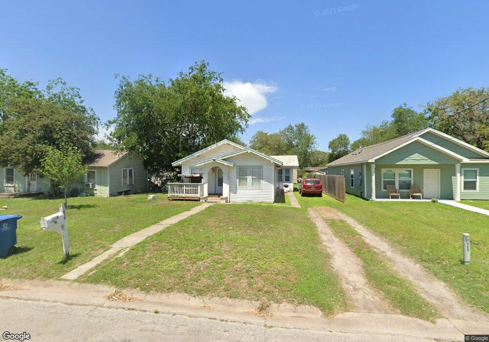 903 E Hutchinson St, Beeville, TX 78102 - photo 1