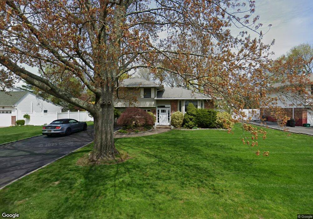 7 Hubbell St, ComMacK, NY 11725 - photo 1