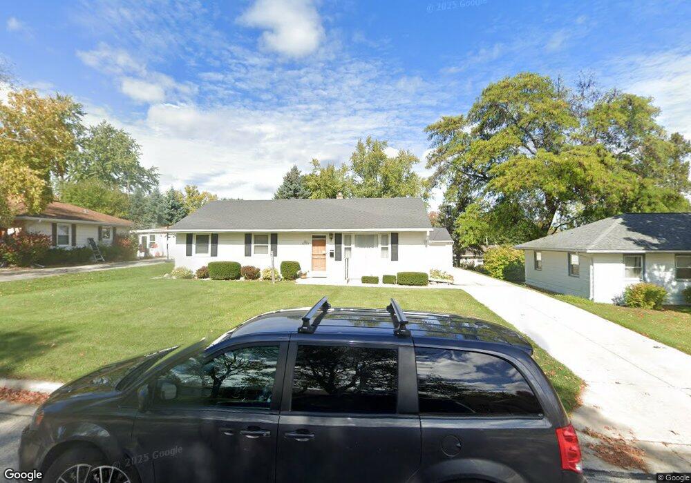 N92W16938 Roger Ave, Menomonee Falls, WI 53051 - photo 1