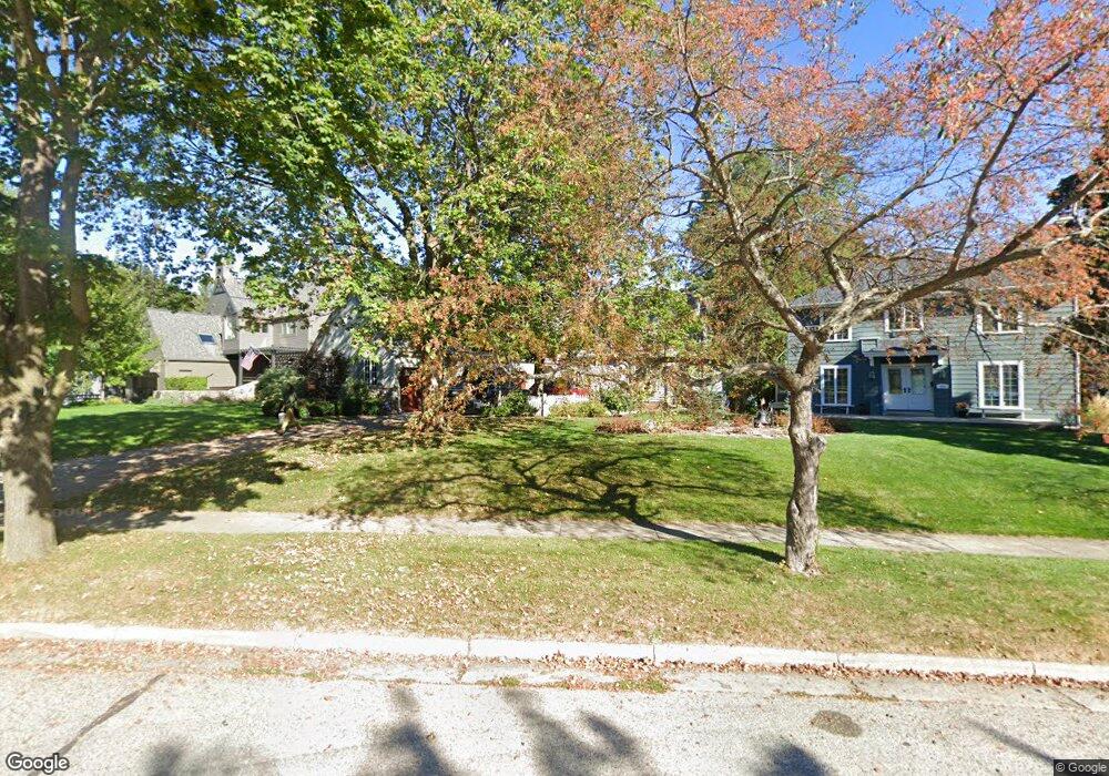 612 W Glenview Ave, Oconomowoc, WI 53066 - photo 1