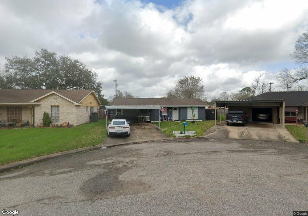 321 Cypress St, Alvin, TX 77511 - photo 1