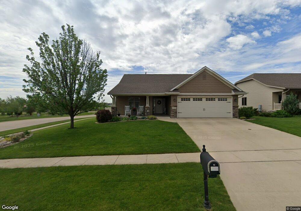 305 Spruce Hills Dr, Cedar Falls, IA 50613 - photo 1