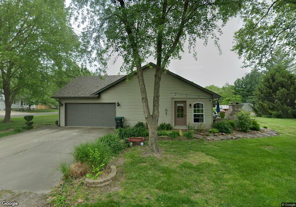 112 E Hill St, Freeburg, IL 62243 - photo 1