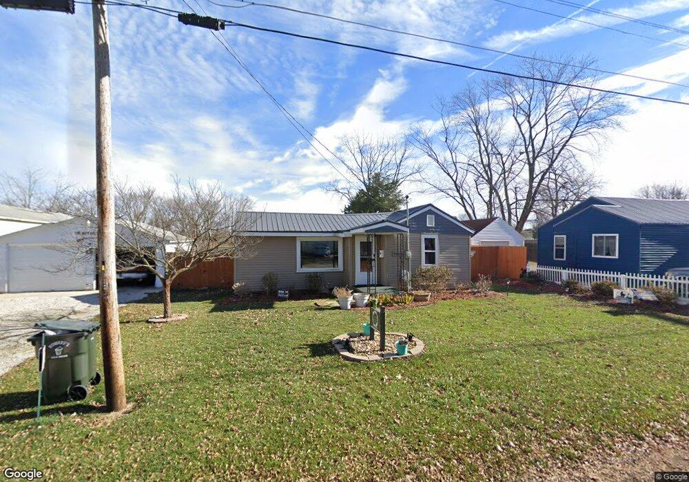 916 N 28th St, Mattoon, IL 61938 - photo 1